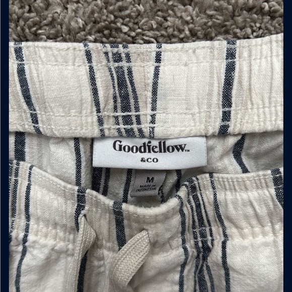 Goodfellow Men’s Medium Blue and White Striped Casual Shorts - Picture 2 of 3
